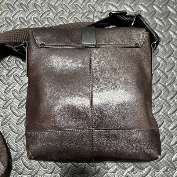 SOLD - Kenneth Cole Reaction Men's Leather Crossbody Bag - Picture 3 of 10